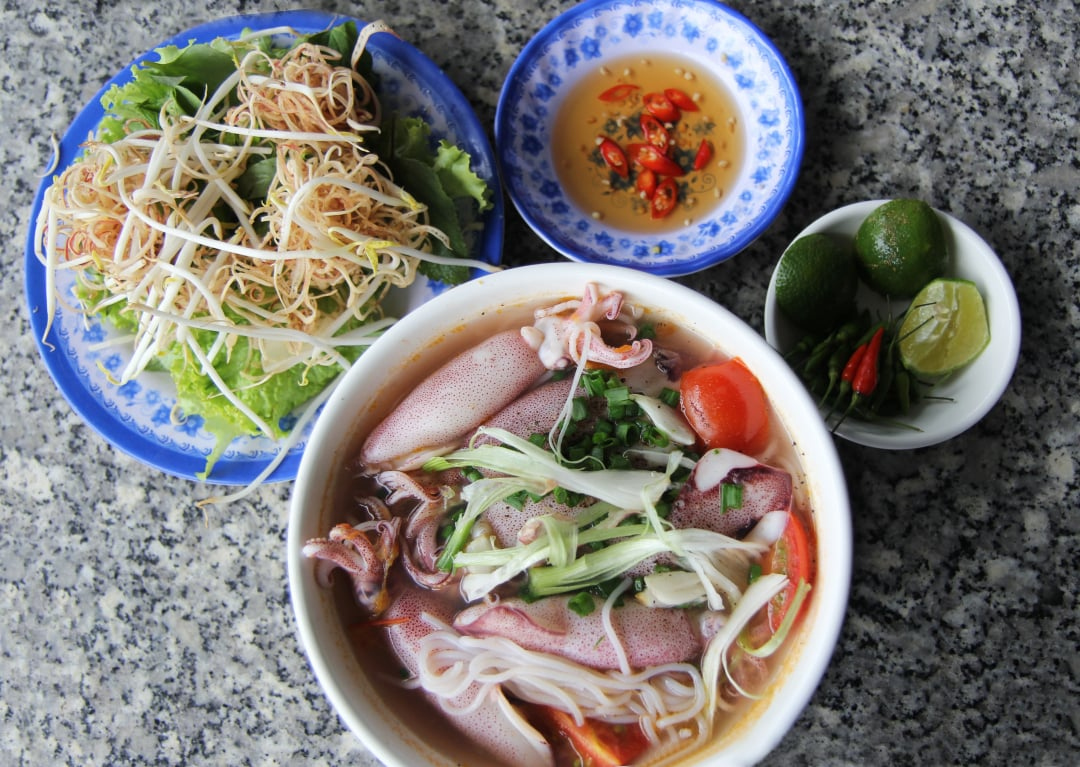 Bún mực Vạn Ninh