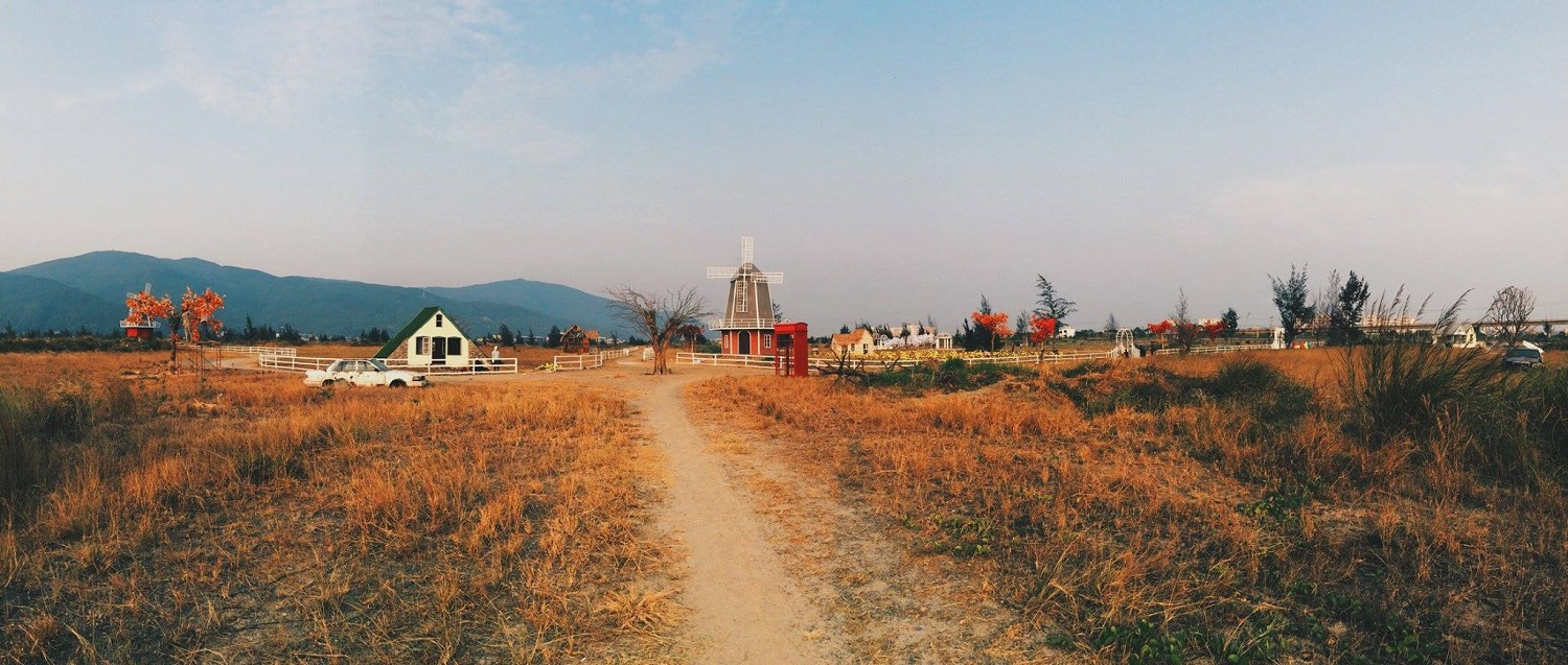 Phim trường Thuận Phước Field