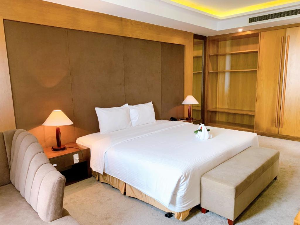 Muong Thanh Luxury Nhat Le Hotel