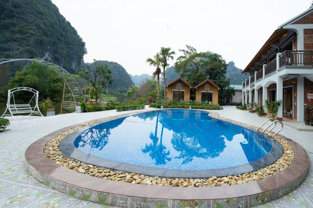 HoangLong Riverside Homestay