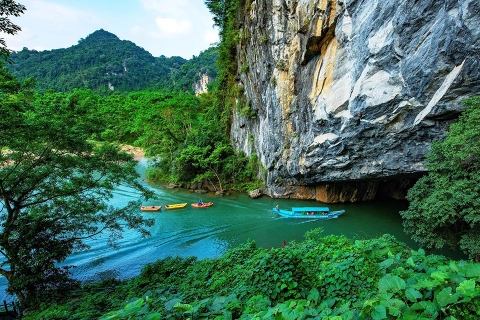 Địa Điểm Du Lịch Quảng Bình | Khám Phá Vẻ Đẹp Hoang Sơ Và Hùng Vĩ